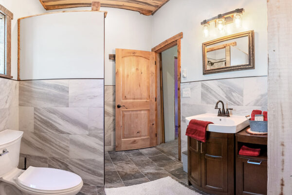 Guest Bathroom upstairs 2