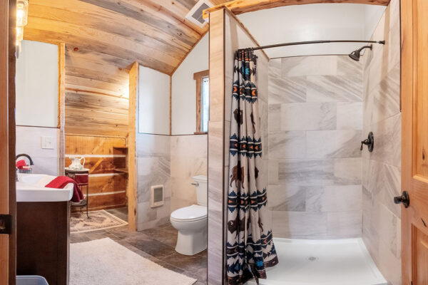 Guest Bathroom upstairs